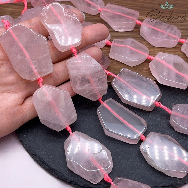 Розовый кварц плоский фриформ (30-40)*(22-30) мм