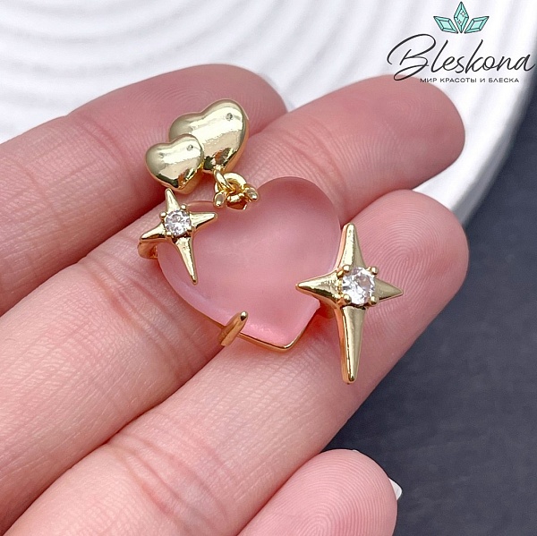 20мм Цвет золото, Подвеска Сердце матовое бледно-розовое стекло