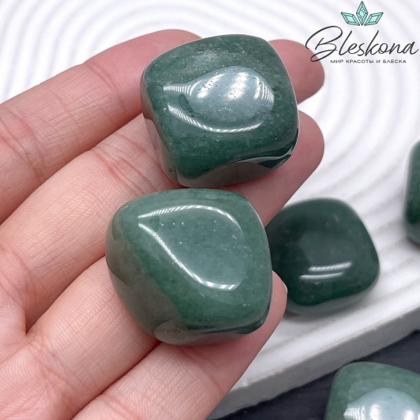 Авантюрин зеленый галтовка 21-35 мм