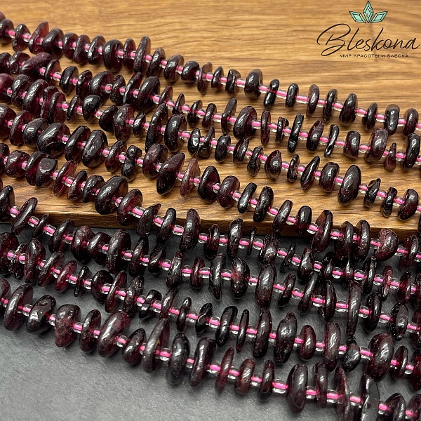 Гранат сколы шлифованные №2 (2-4)*(7-13) мм