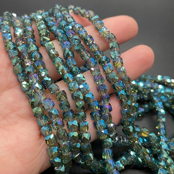 4,5 мм Стекло Lux, куб огранка, цвет сине- зеленый с переливом