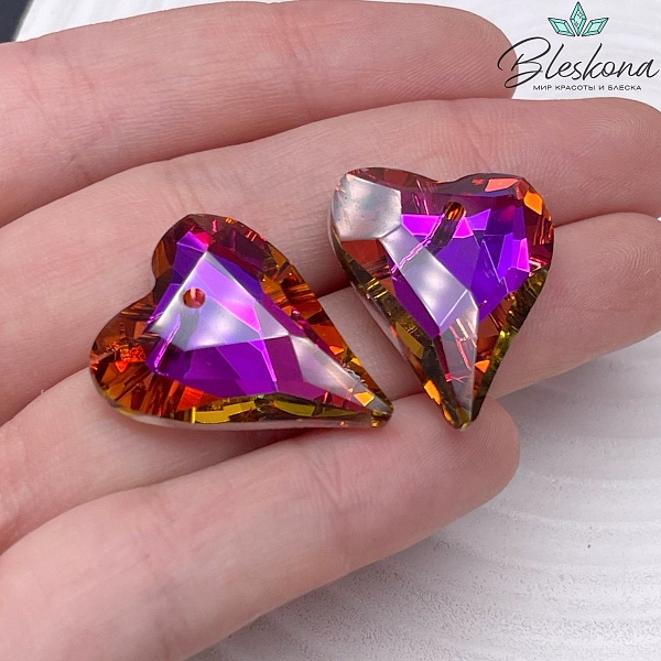 26,5*21,5 мм, Подвеска сердце стекло белое с переливом (Volkano F) уп. 2 шт