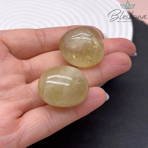 Кварц Лимонный галтовка 24-28 мм