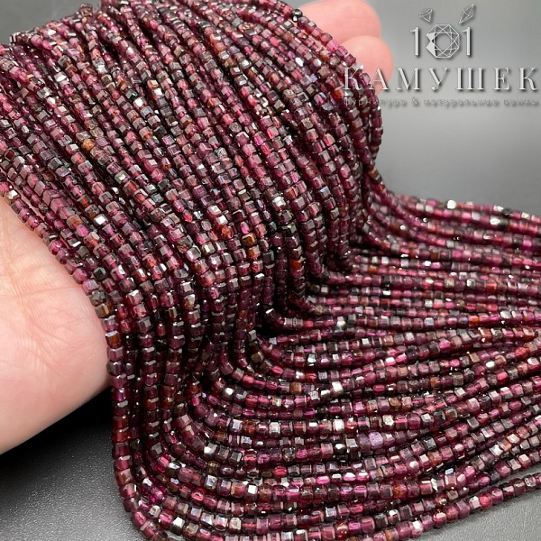 Гранат фиолетовый куб 2*2мм №1