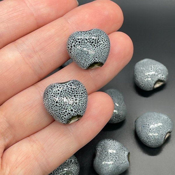 17 мм Бусина сердце, керамика цвет серый точки