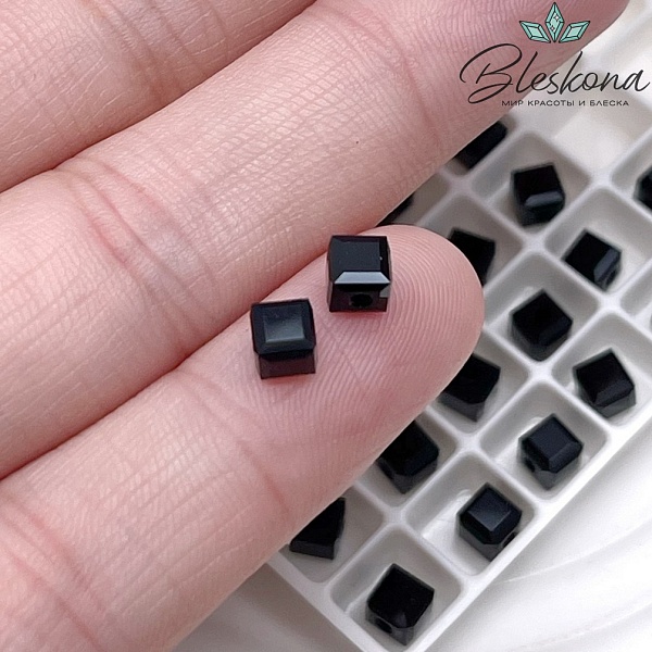5601 Cube Bead 4 мм Jet (280)