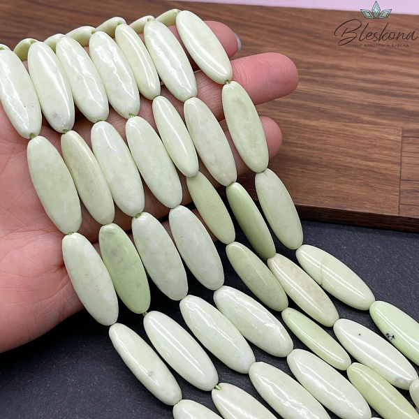 Халцедон овал 28*10 мм