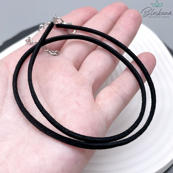 Шнурок из бархата (имитация), цвет серебро 45см