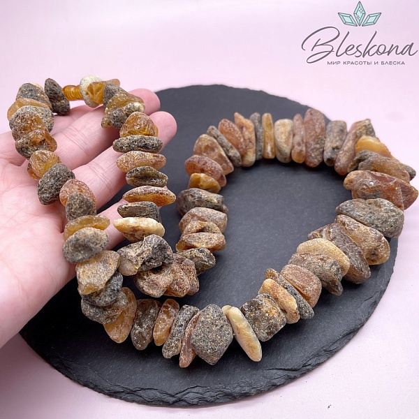 Янтарь крошка на увеличение темный 15-30 мм