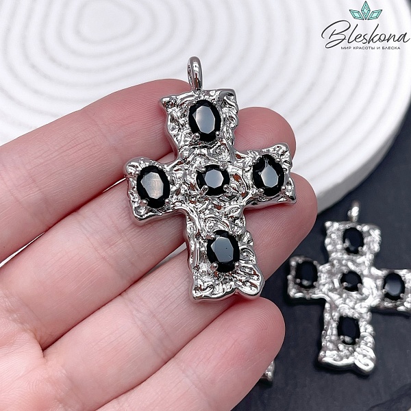 47*32,5 мм Цвет серебро, Подвеска Крест черные цирконы