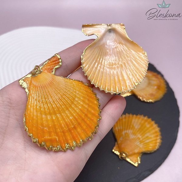 (48-52)*(43-45) мм, Цвет золото, Подвеска Тихоокеанский ситцевый гребешок оранжевый