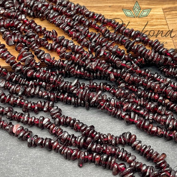 Крошка Гранат ширина бусин ~ 4-8 мм