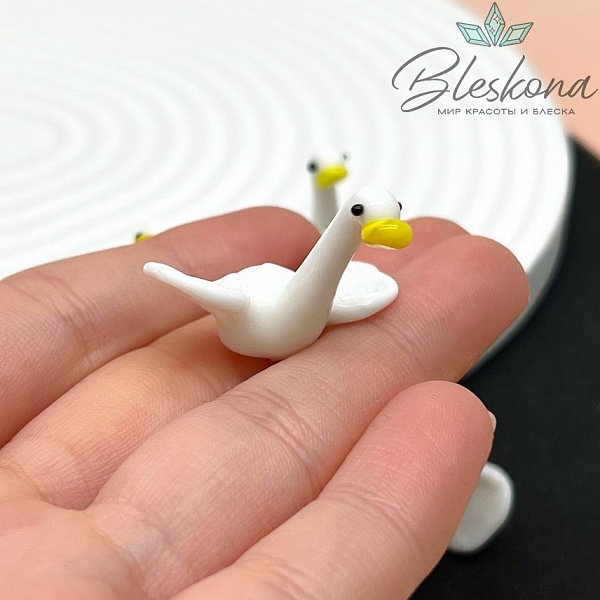 28*27 мм Бусина Лебедь белый