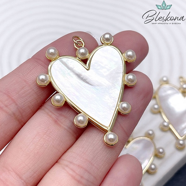 39,8*36,6 мм Цвет золото, Подвеска Сердце белый перламутр, имитация жемчуга