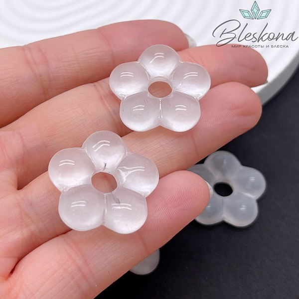 24 мм  Подвеска цветок белый