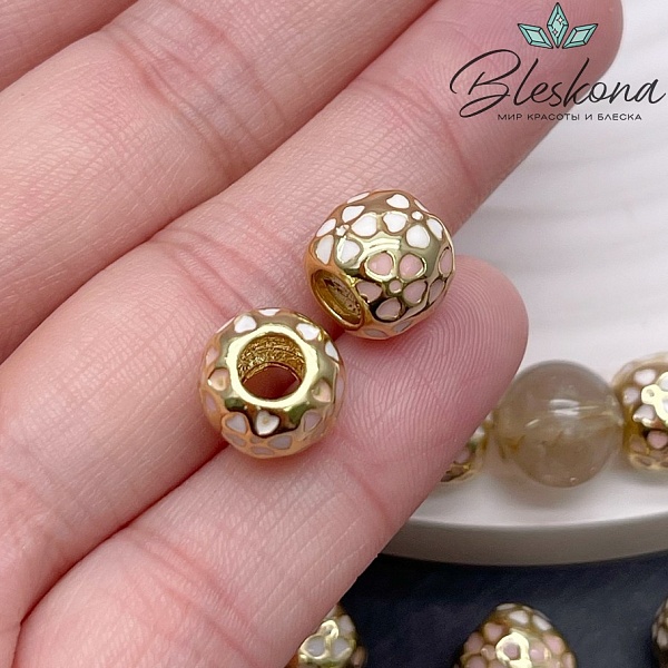 9*10 мм Цвет золото, Бусина бочонок цветы бело-розовая эмаль