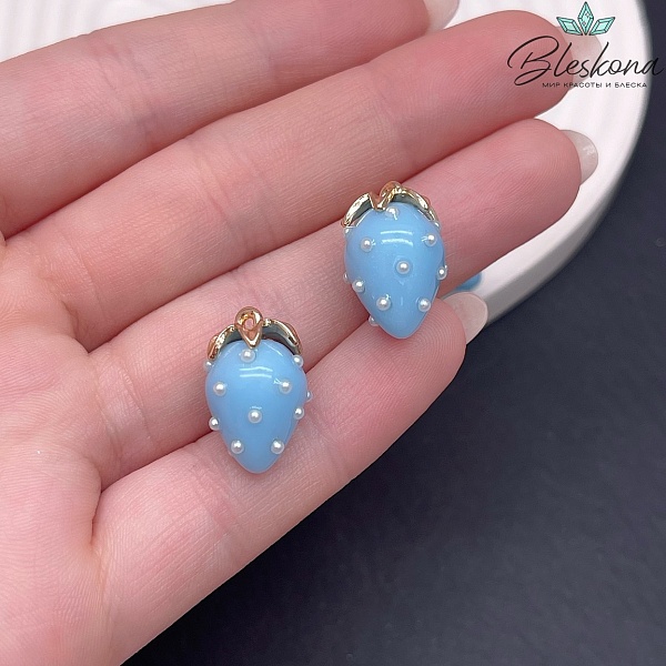 19*13 мм Цвет золото, Подвеска клубничка голубая
