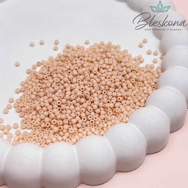 Бисер TOHO round 11/0 цвет №763 (оттенок молочного)