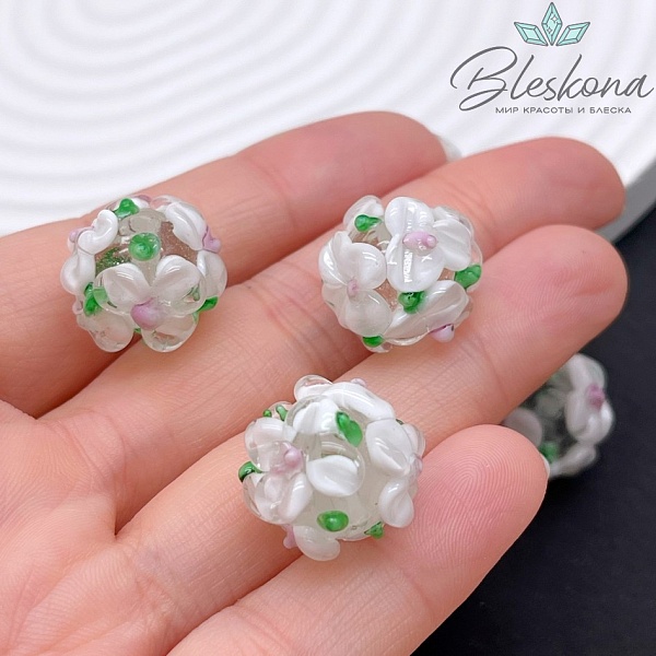 16 мм  Бусина шар цветок белый