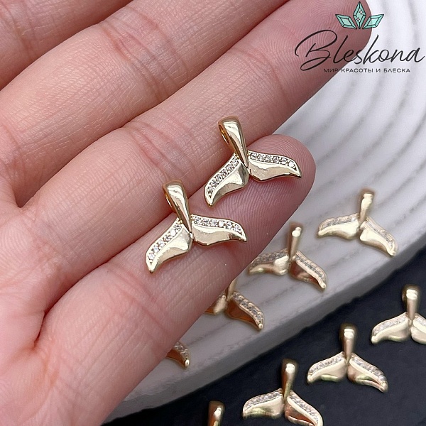 12,2*14,7 мм Цвет золото, Подвеска Хвост кита с цирконами