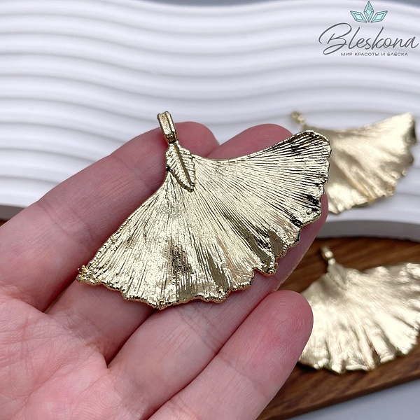 45*60 мм, Подвеска скелетированная, форма листа Гинкго Билоба, Цвет золото
