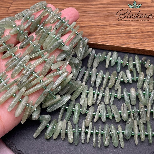 Кианит зеленый сколы на увеличение (2-4)*(13-27) мм