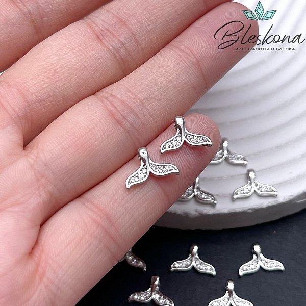 8*11,5 мм, цвет серебро Подвеска Хвост кита цирконы 