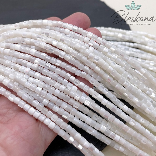 4*3,5 мм Перламутр белый бочата 