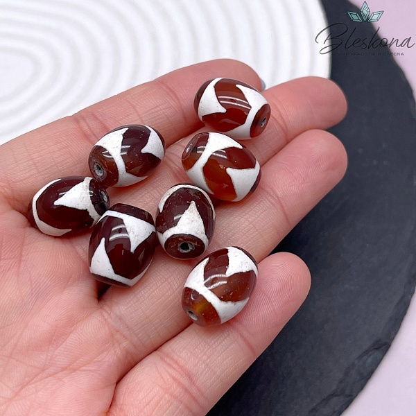 Бусина Дзи Тигриный клык коричнево-белый бочонок 16*12 мм