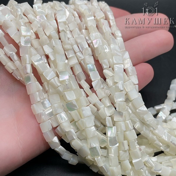 Перламутр белый плоский квдрат 4,5мм 