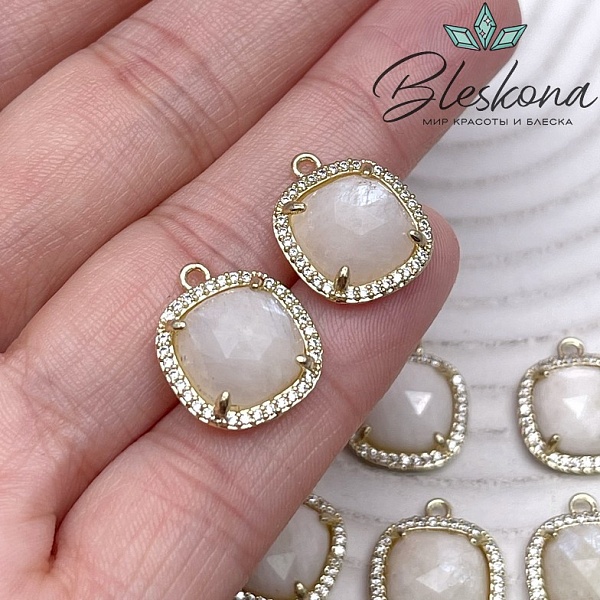 14мм, цвет золото ,Подвеска квадрат Лунный камень  в обрамлении цирконы