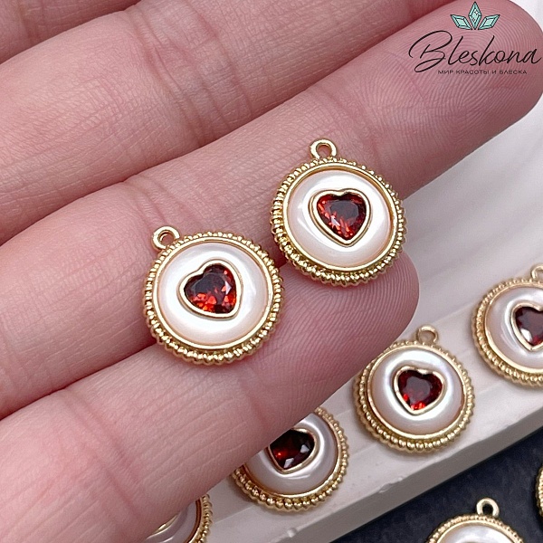 15*13,3 мм Цвет золото, Подвеска круг сердце красный циркон, перламутр