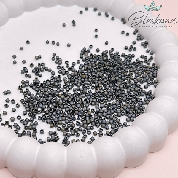 Бисер TOHO round 11/0 цвет №613 (оттенок хаки)