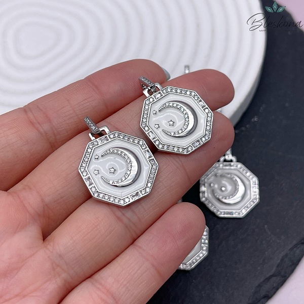 23*20 мм,Цвет серебро, Подвеска Полумесяц с белой эмалью цирконы