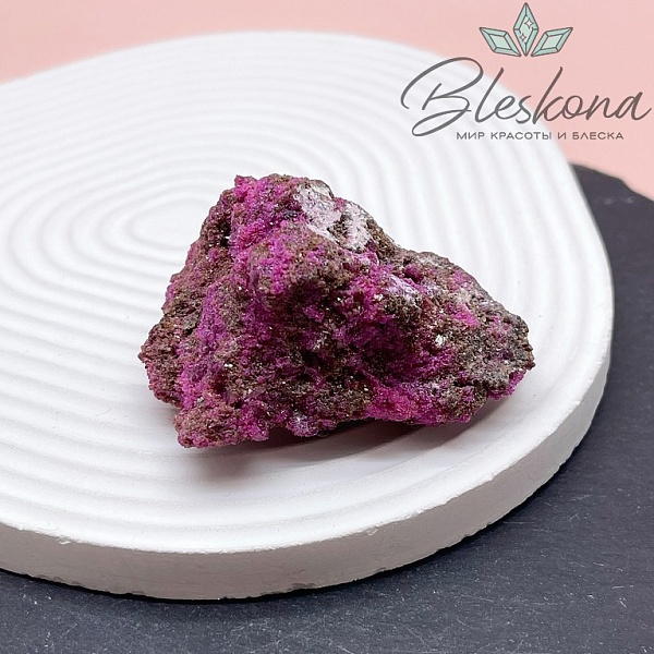 Рубицоизит  необработанный 6*3 см