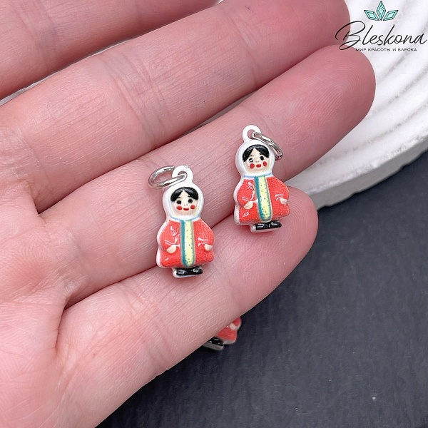 16,5*9 мм Цвет серебро, Подвеска Девочка в красной шубке эмаль
