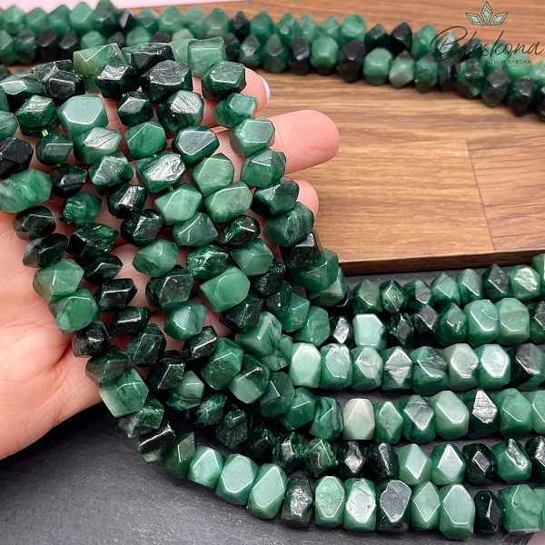 Лепидолит зеленый фриформ огранка (8-10)*(9-10) мм