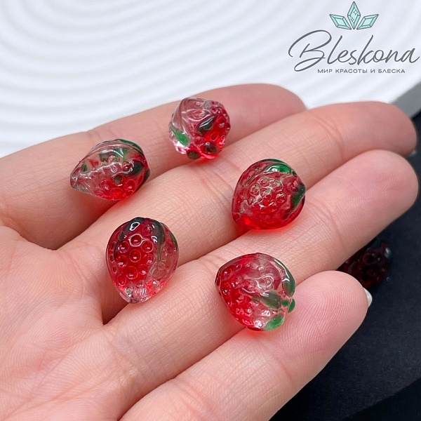 13*11 мм Бусина клубничка прозрачно- красная