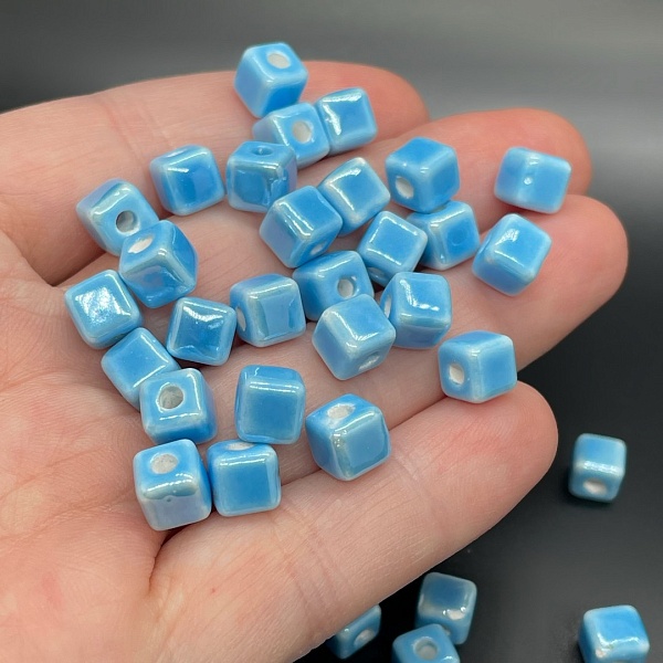6 мм Бусина куб, керамика цвет ярко-голубой