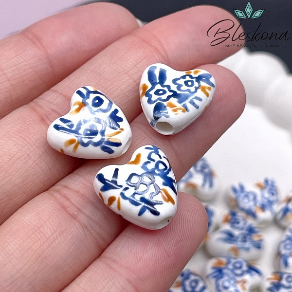 14,5 мм Бусина сердце, керамика цвет белый синие цветочки (штучно)