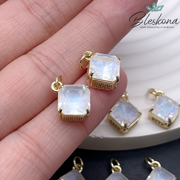 13,7*11 мм, цвет золото, Подвеска ромб стекло белое с переливом