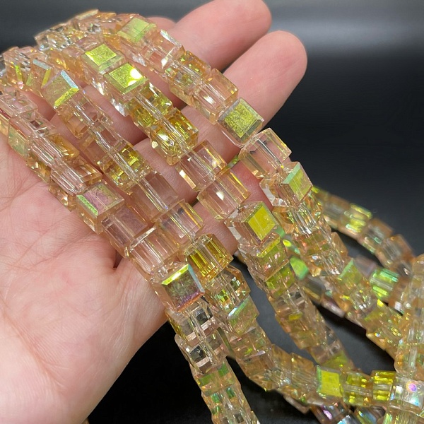 8 мм Стекло Lux, куб огранка, цвет персиковый с желтым переливом