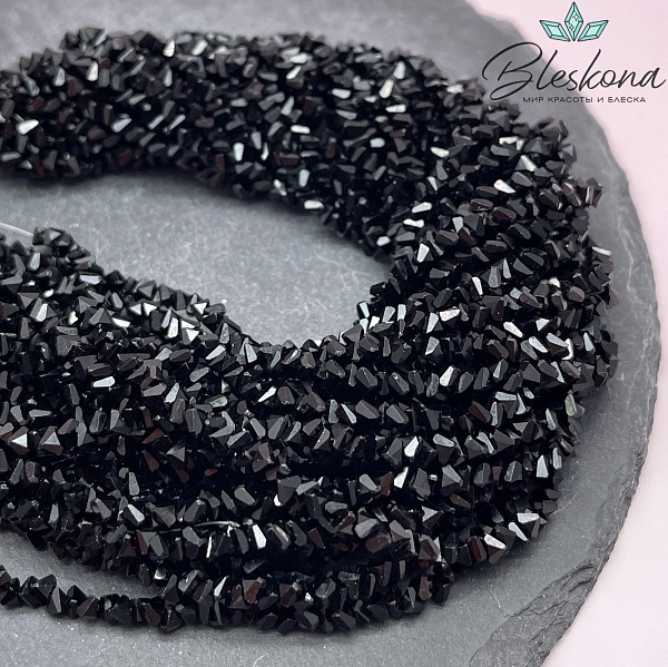 Чешское стекло №02 3,5 мм треугольник