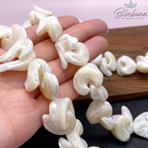 Перламутр белый фриформ на увеличение 15-23 мм