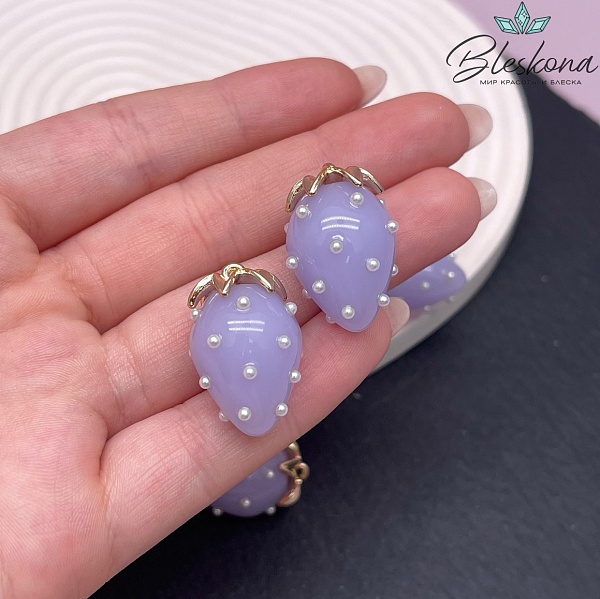 25*17 мм Цвет золото, Подвеска клубничка сиреневая