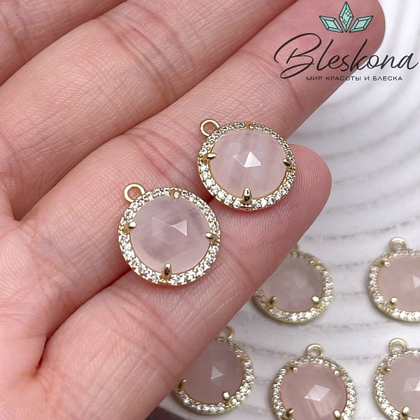 13 мм, цвет золото Подвеска круг розовый кварц огранка в обрамлении цирконы