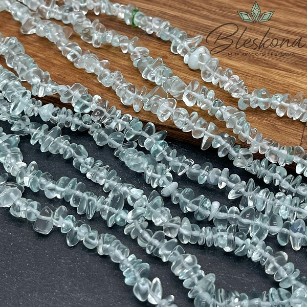 Крошка Кварц тонированный бледно-бирюзовый (имитация) ширина бусин ~ 7-9 мм