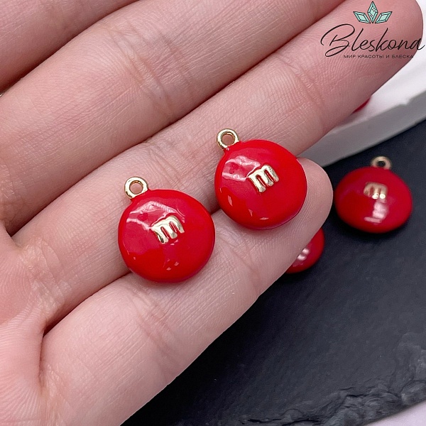 16*13 мм Цвет золото, Подвеска M&M`s красная эмаль