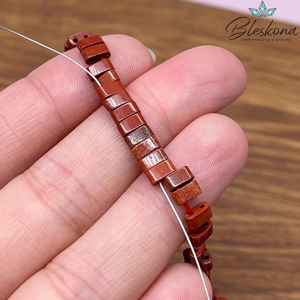 Яшма красная бусины с двумя отверстиями 2,7*5,2 мм