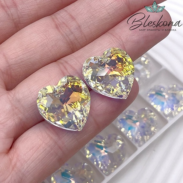 6215 Classic Heart Pendant 18mm Crystal Aurore Boreale (AB)